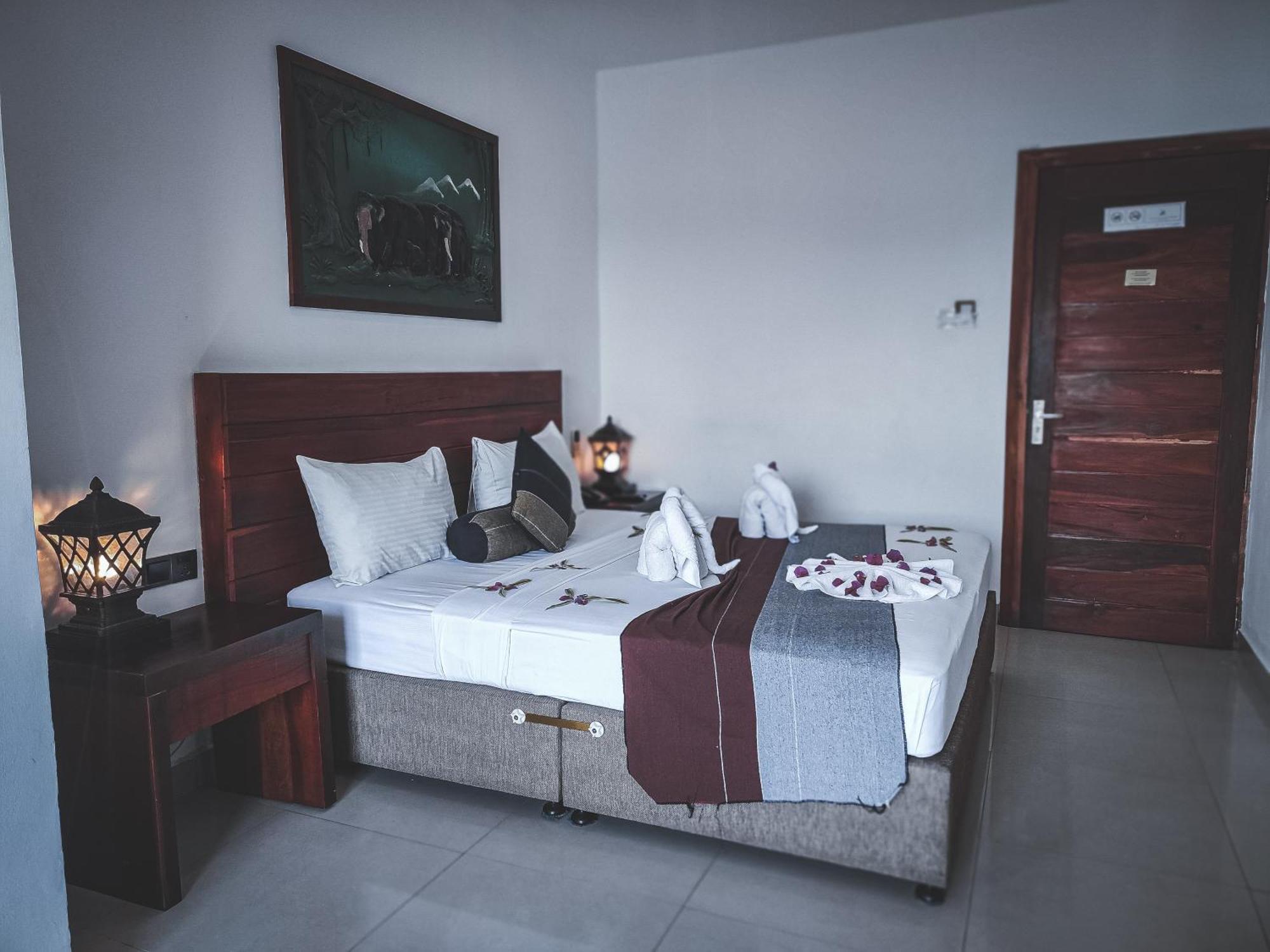 Hotel Elephant Park - New Deal! Half Off Airport Pickups Available Pinnawala  Esterno foto