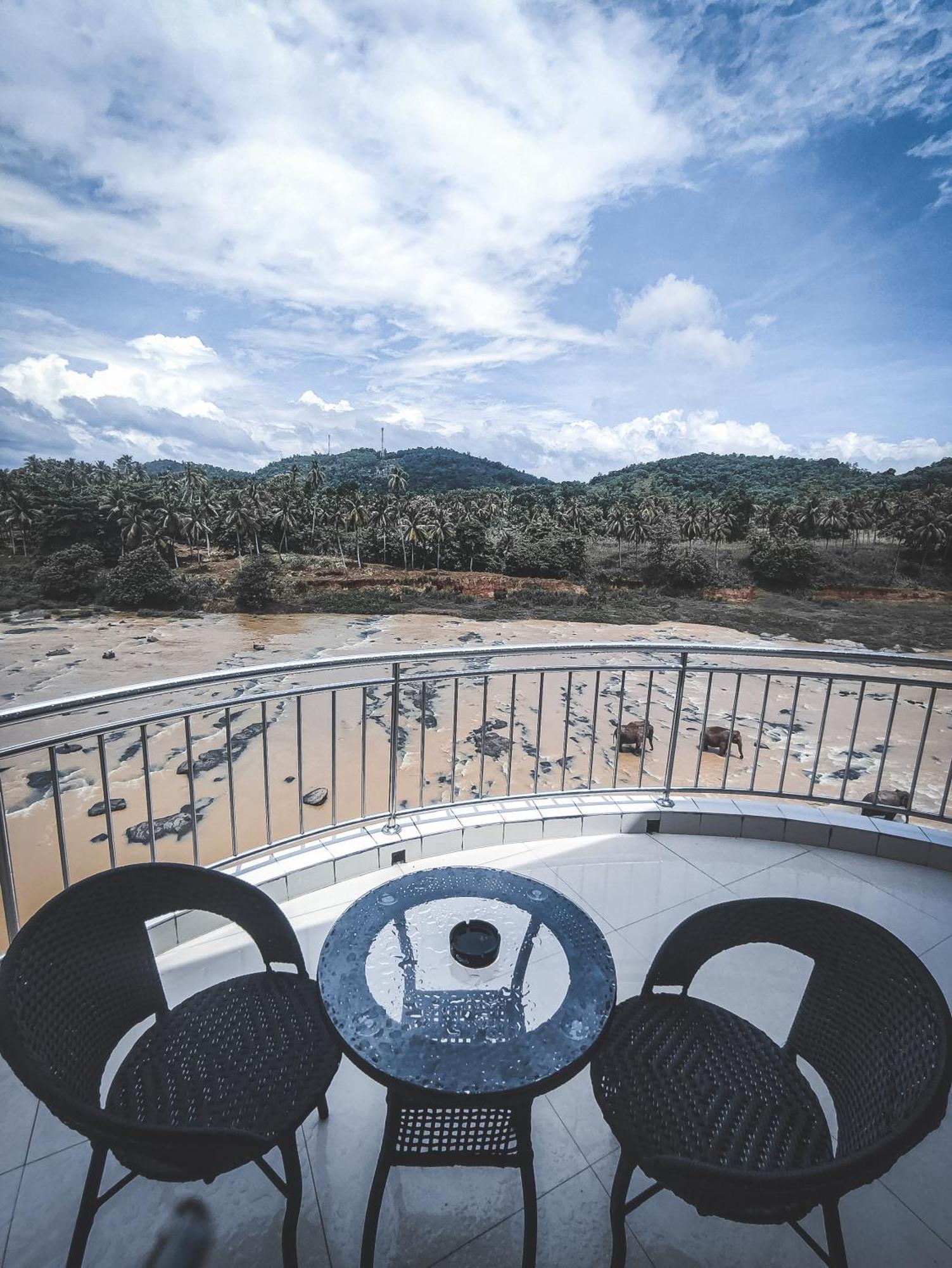 Hotel Elephant Park - New Deal! Half Off Airport Pickups Available Pinnawala  Esterno foto