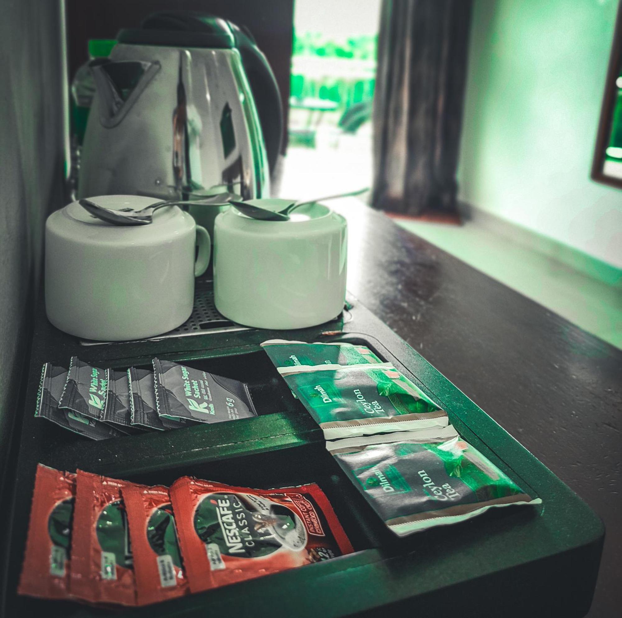 Hotel Elephant Park - New Deal! Half Off Airport Pickups Available Pinnawala  Esterno foto