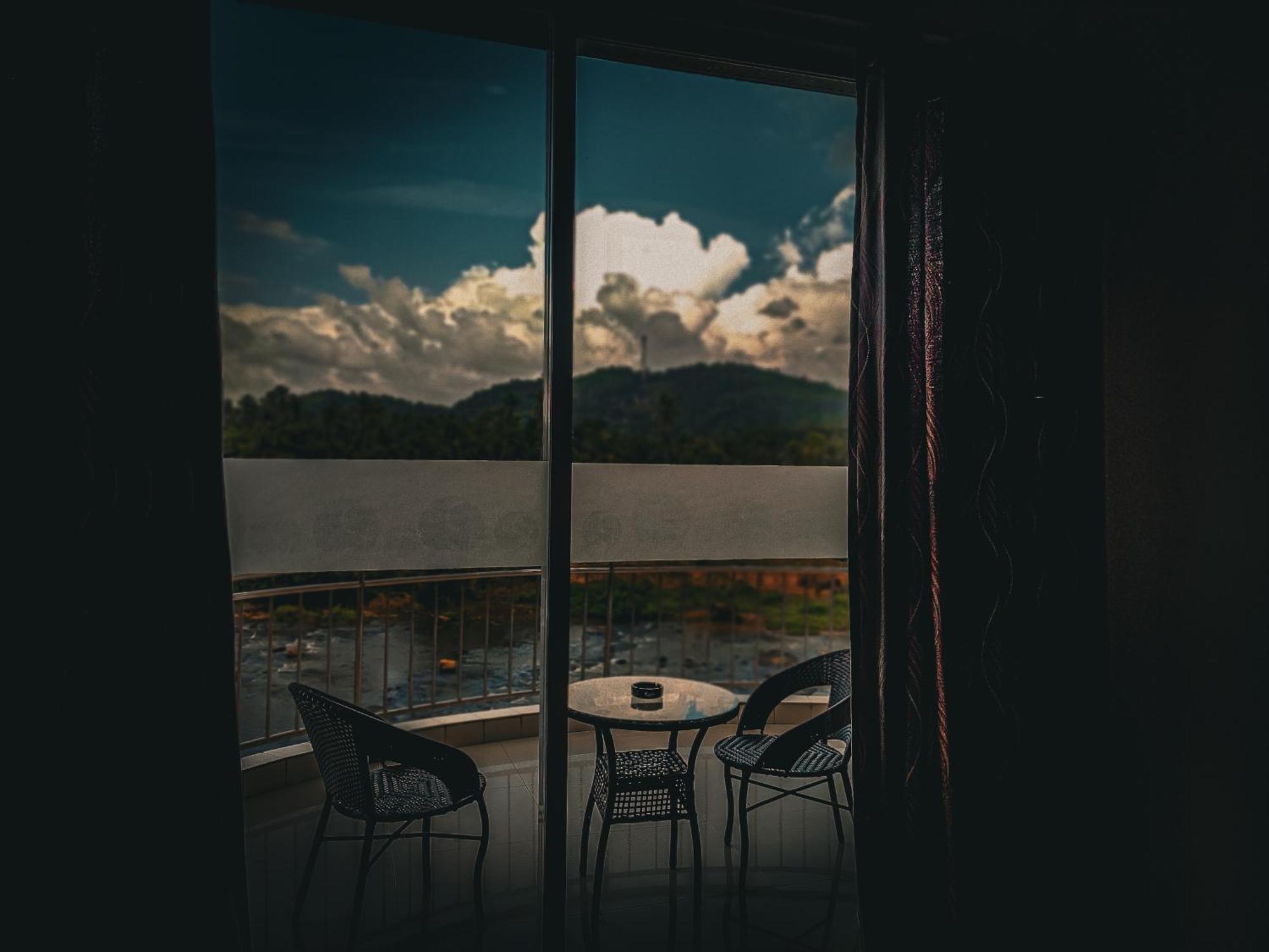 Hotel Elephant Park - New Deal! Half Off Airport Pickups Available Pinnawala  Esterno foto