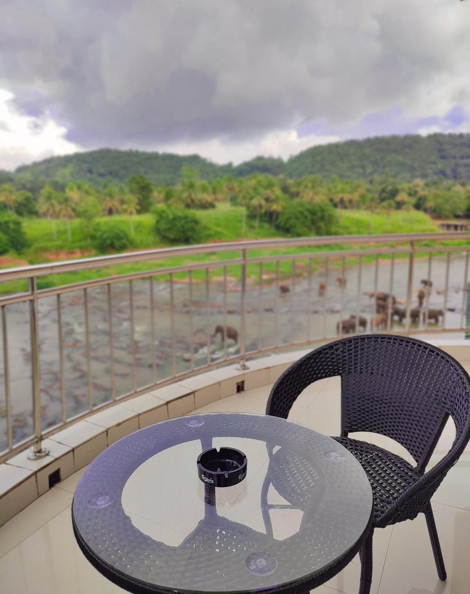 Hotel Elephant Park - New Deal! Half Off Airport Pickups Available Pinnawala  Esterno foto