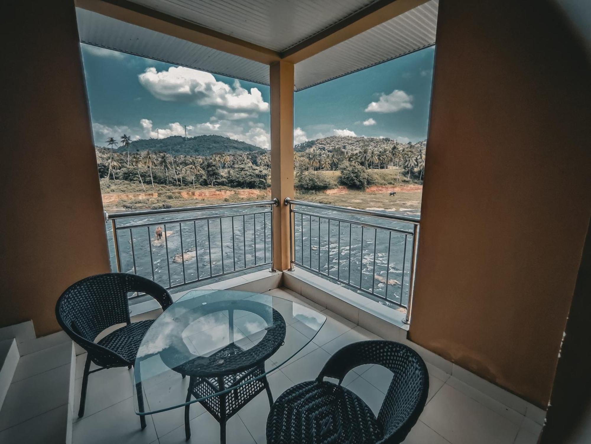 Hotel Elephant Park - New Deal! Half Off Airport Pickups Available Pinnawala  Esterno foto